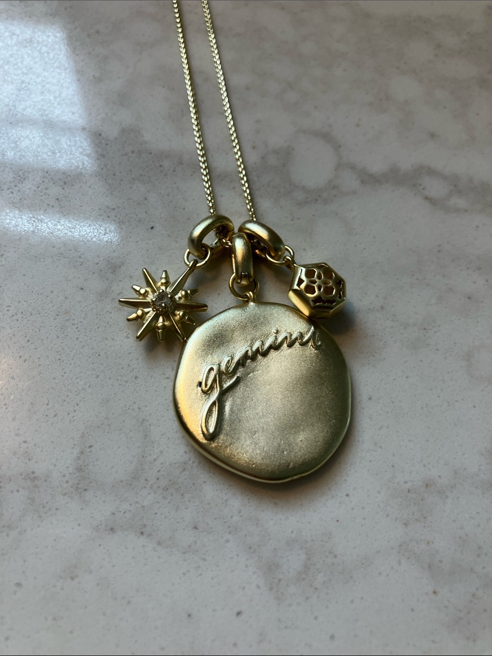 Kendra Scott Gemini Zodiac Charm Necklace Set - Gold (Never Worn) - Picture 3 of 8